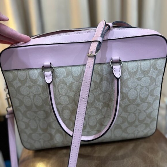 Coach Laptop bag in Signature Canvas Excellent Condition - Picture 3 of 6
